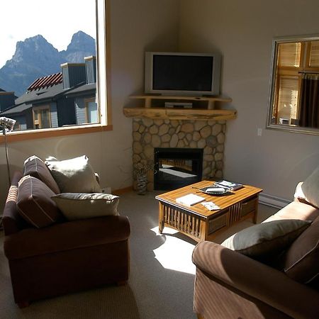 Apartment 407, Contemporary Decor Canmore Bagian luar foto