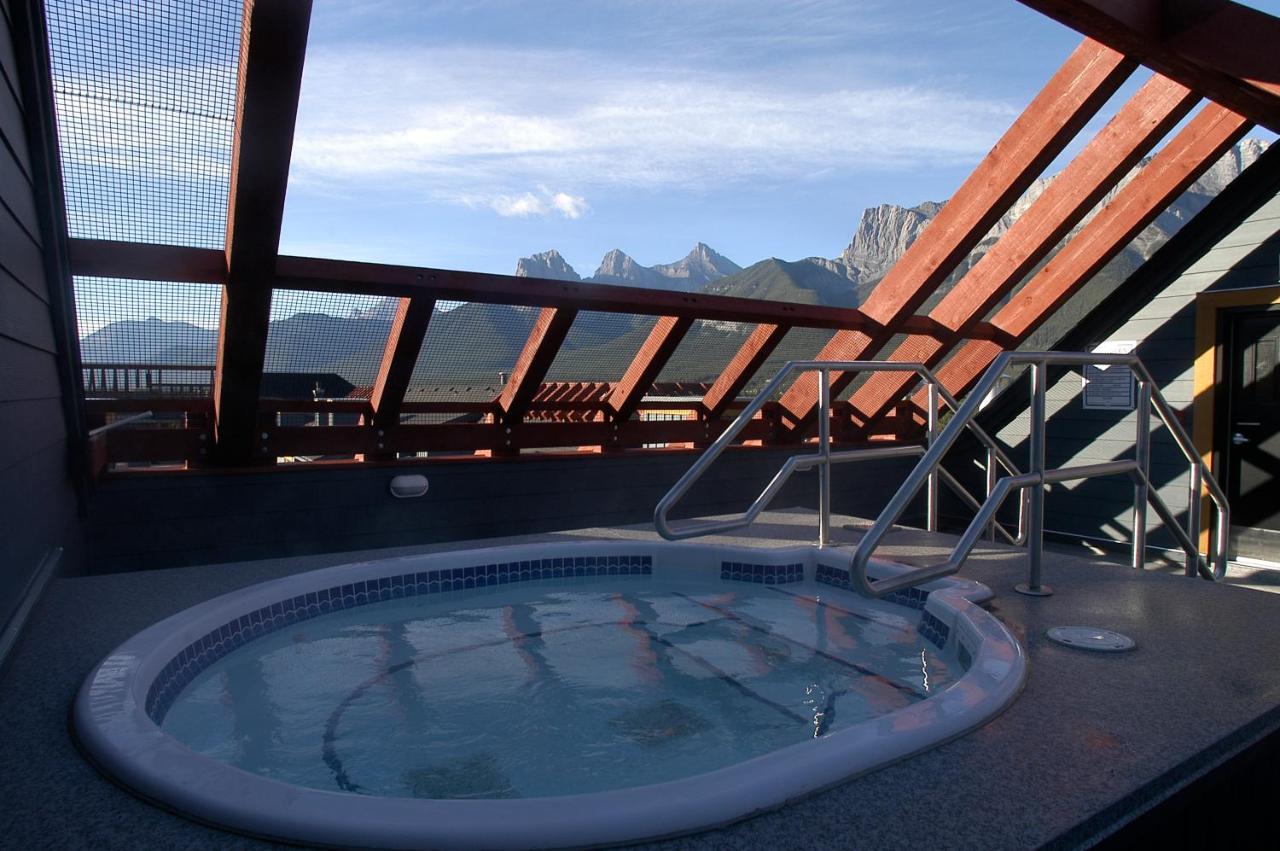 Apartment 407, Contemporary Decor Canmore Bagian luar foto