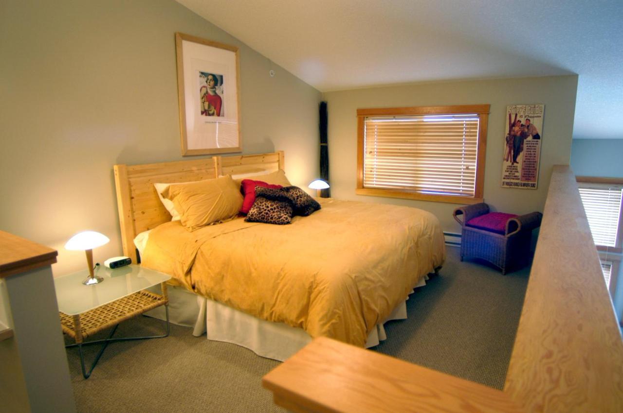 Apartment 407, Contemporary Decor Canmore Bagian luar foto