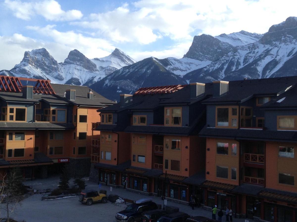 Apartment 407, Contemporary Decor Canmore Bagian luar foto