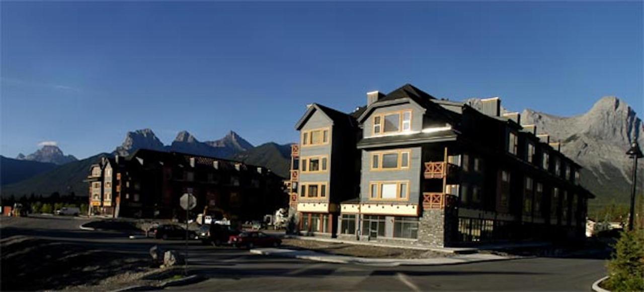 Apartment 407, Contemporary Decor Canmore Bagian luar foto