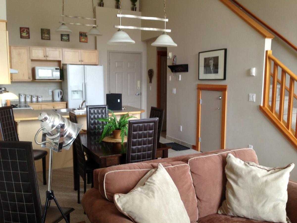 Apartment 407, Contemporary Decor Canmore Bagian luar foto