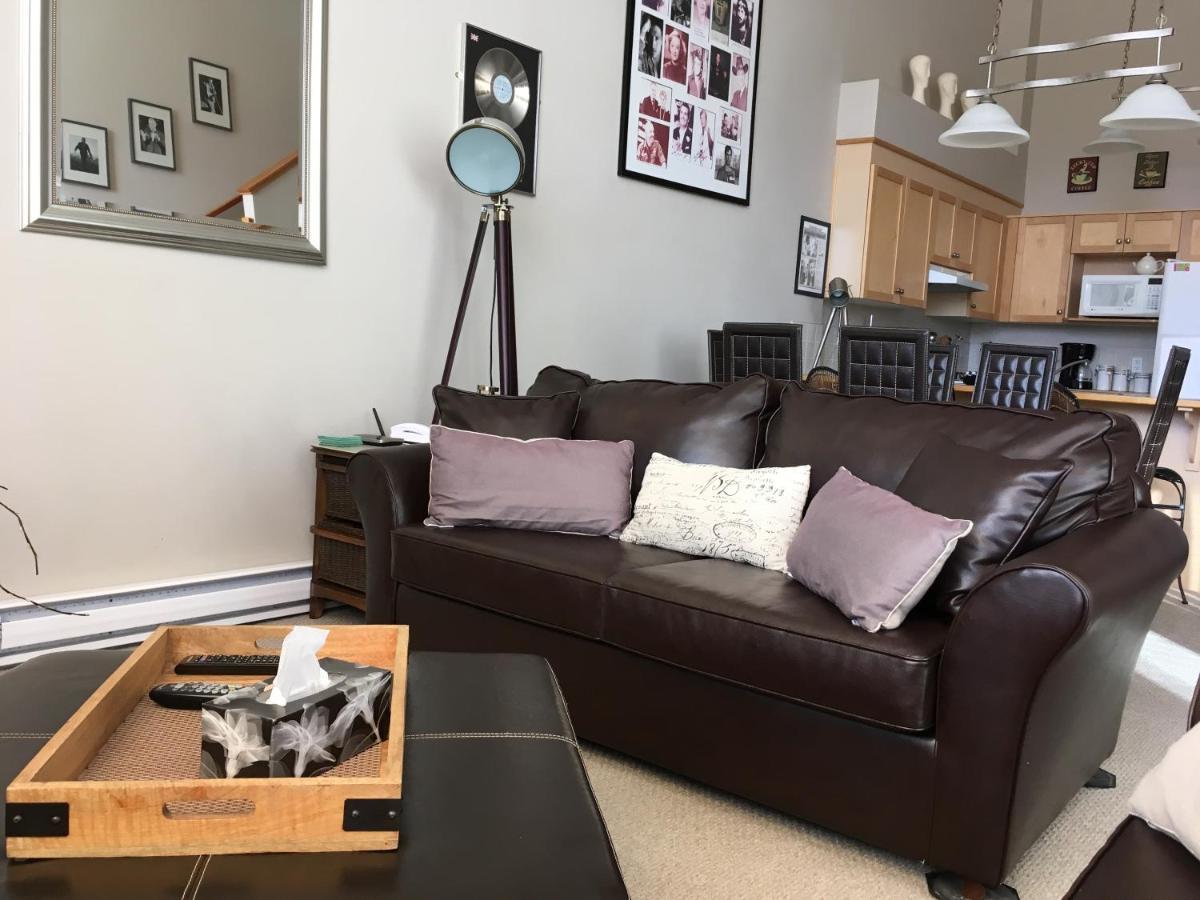 Apartment 407, Contemporary Decor Canmore Bagian luar foto