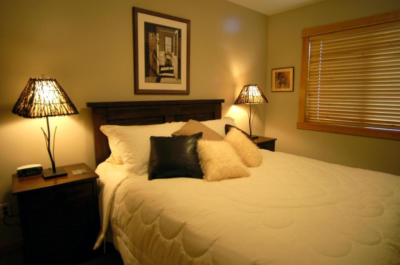 Apartment 407, Contemporary Decor Canmore Bagian luar foto